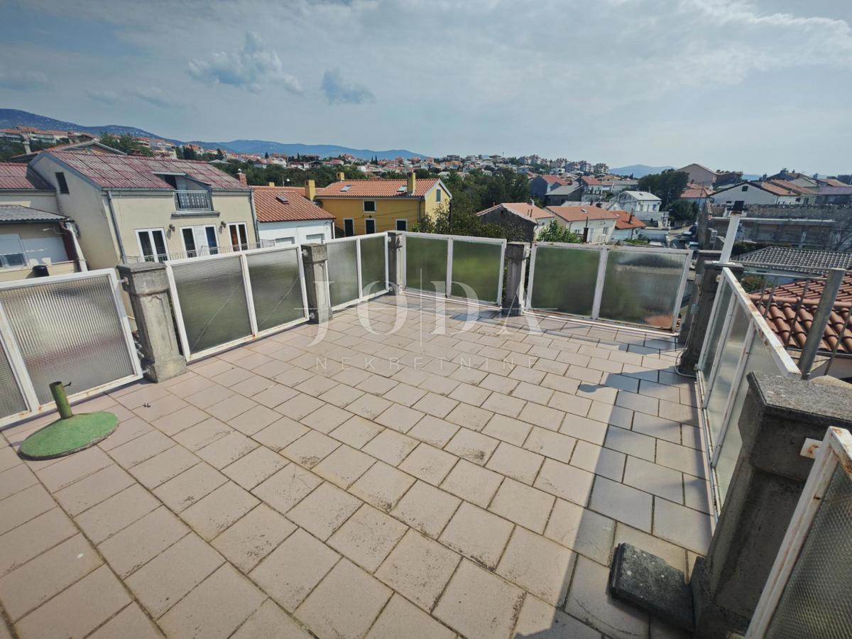 Novi Vinodolski, hiša v centru s panoramskim razgledom