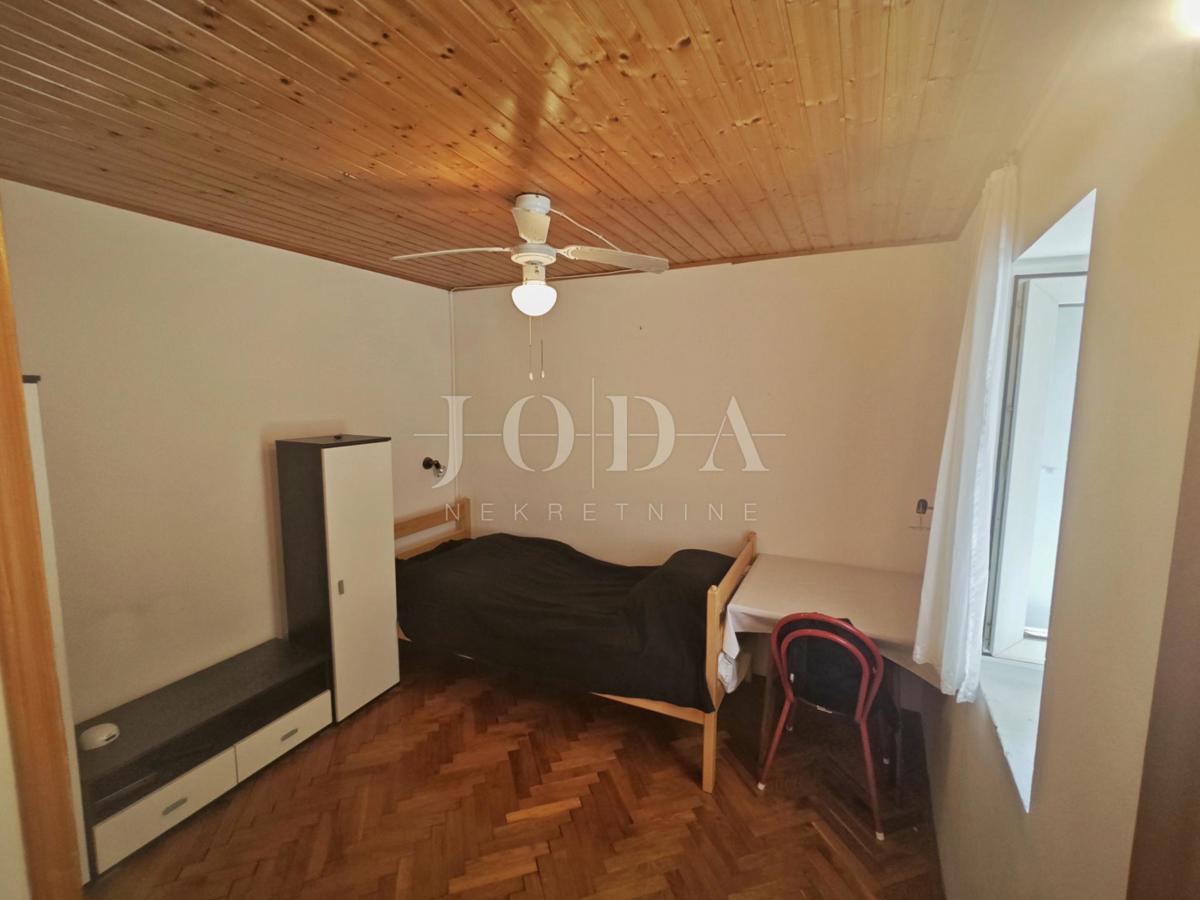 Novi Vinodolski, hiša v centru s panoramskim razgledom