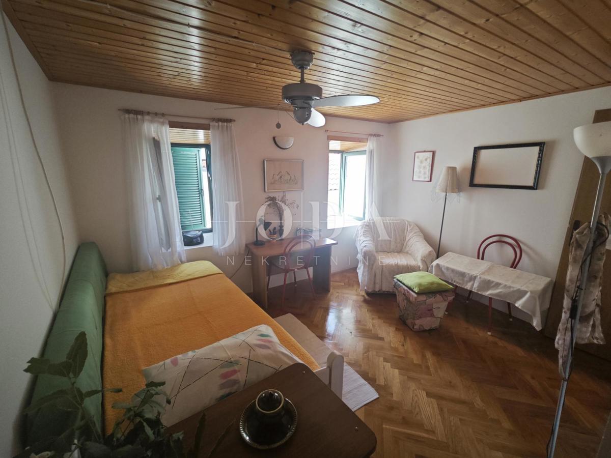 Novi Vinodolski, hiša v centru s panoramskim razgledom