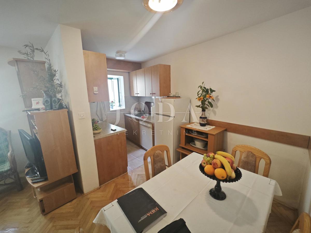 Novi Vinodolski, hiša v centru s panoramskim razgledom
