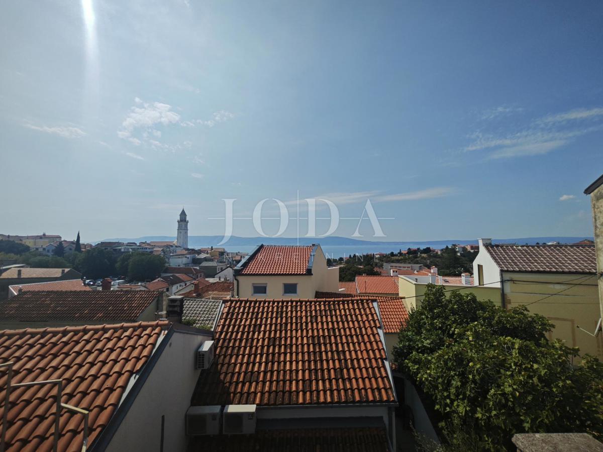 Novi Vinodolski, hiša v centru s panoramskim razgledom
