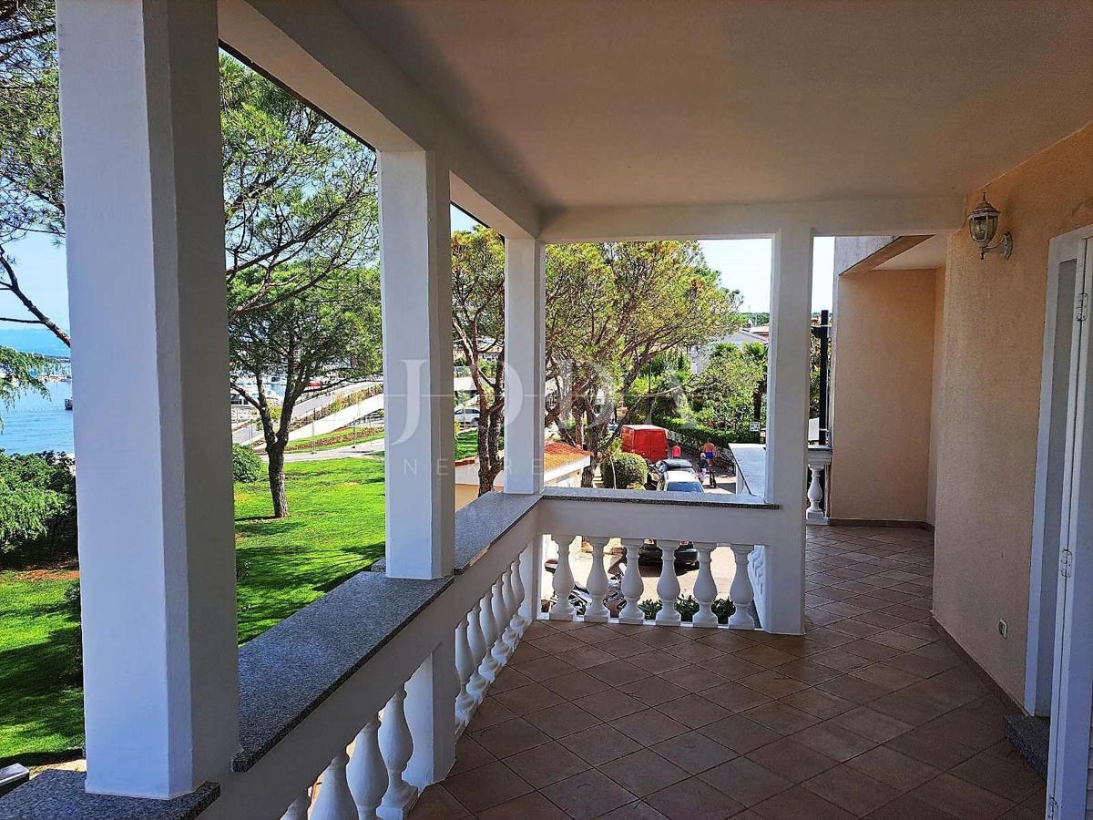 Ekskluzivni apartma prva vrsta do morja, Malinska - otok Krk