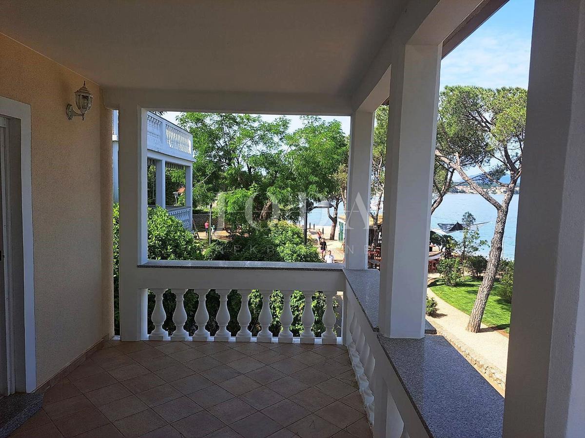 Ekskluzivni apartma prva vrsta do morja, Malinska - otok Krk