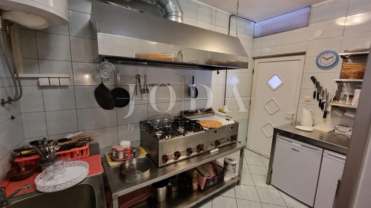 Investicijska priložnost – Apartmajska hiša z bazenom v Crikvenici