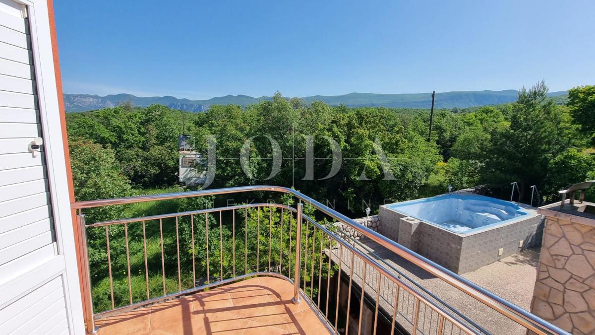 Investicijska priložnost – Apartmajska hiša z bazenom v Crikvenici