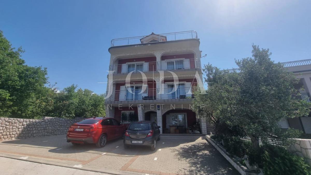 Investicijska priložnost – Apartmajska hiša z bazenom v Crikvenici