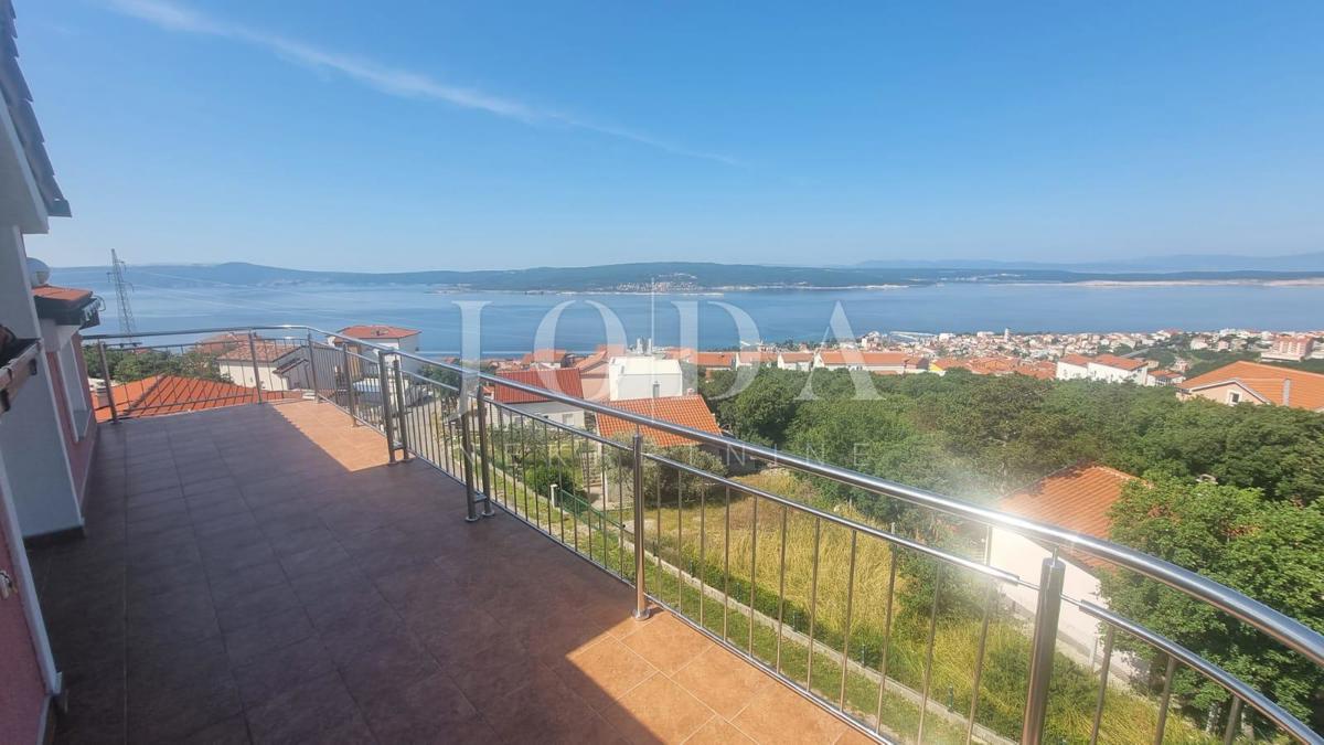 Investicijska priložnost – Apartmajska hiša z bazenom v Crikvenici