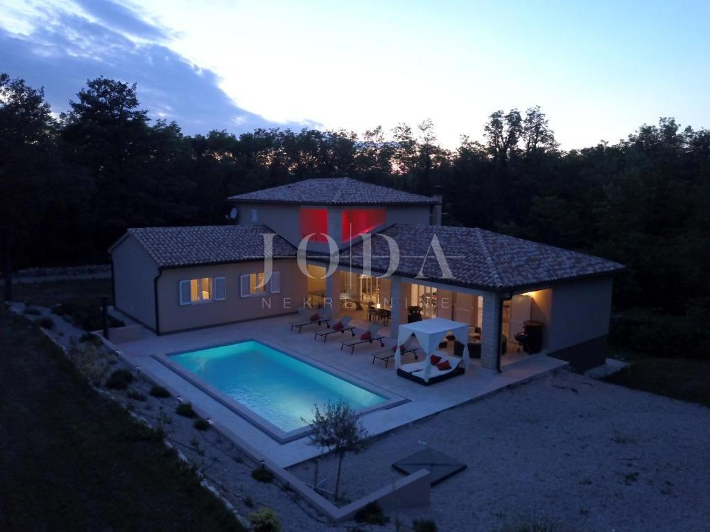 Hiša Labin, 300m2