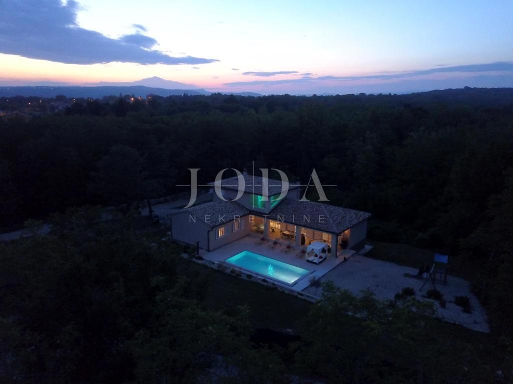 Hiša Labin, 300m2