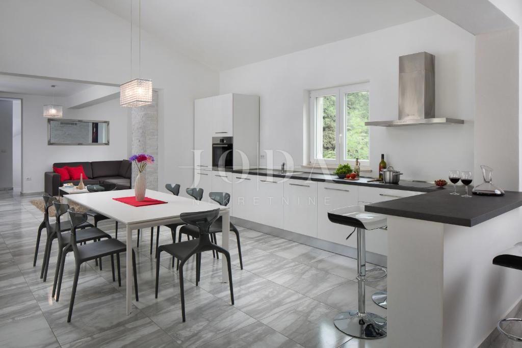 Hiša Labin, 300m2