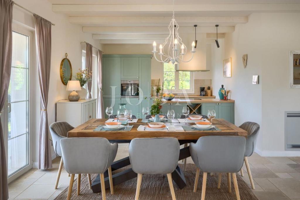 Hiša Višnjan, 179m2