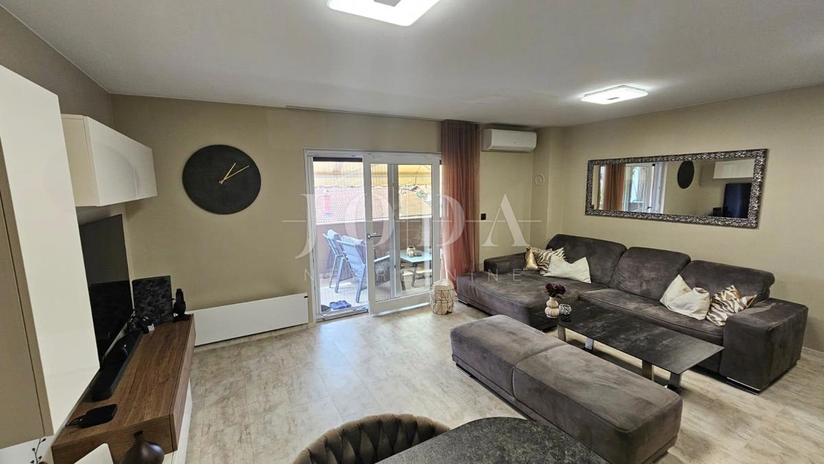Dvonadstropni apartma Viškovo v bližini centra