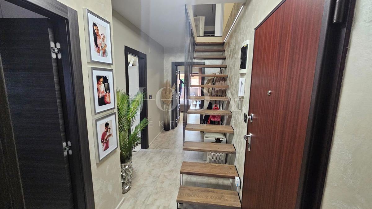 Dvonadstropni apartma Viškovo v bližini centra