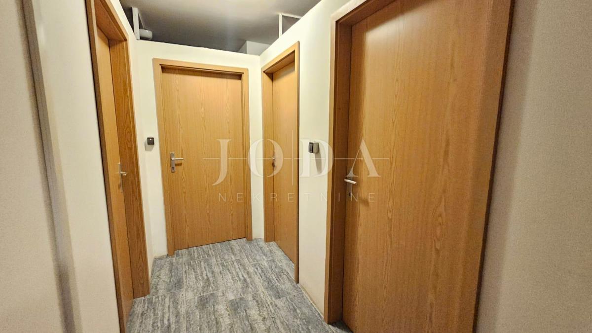 Dvonadstropni apartma Viškovo v bližini centra