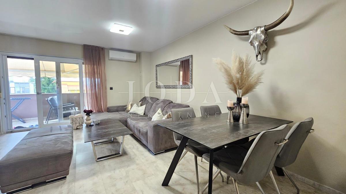 Dvonadstropni apartma Viškovo v bližini centra