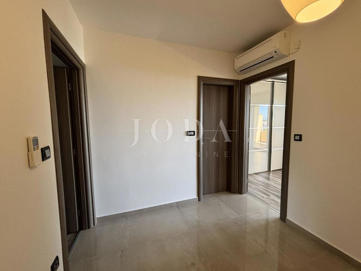 Jadranovo, Čudovit Maisonette – Prva Vrsta ob Morju