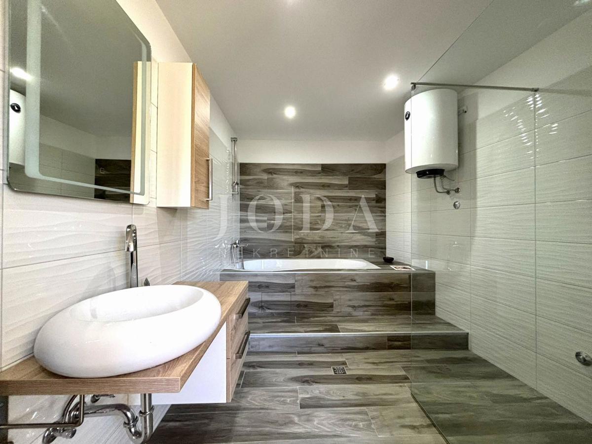 Jadranovo, Čudovit Maisonette – Prva Vrsta ob Morju