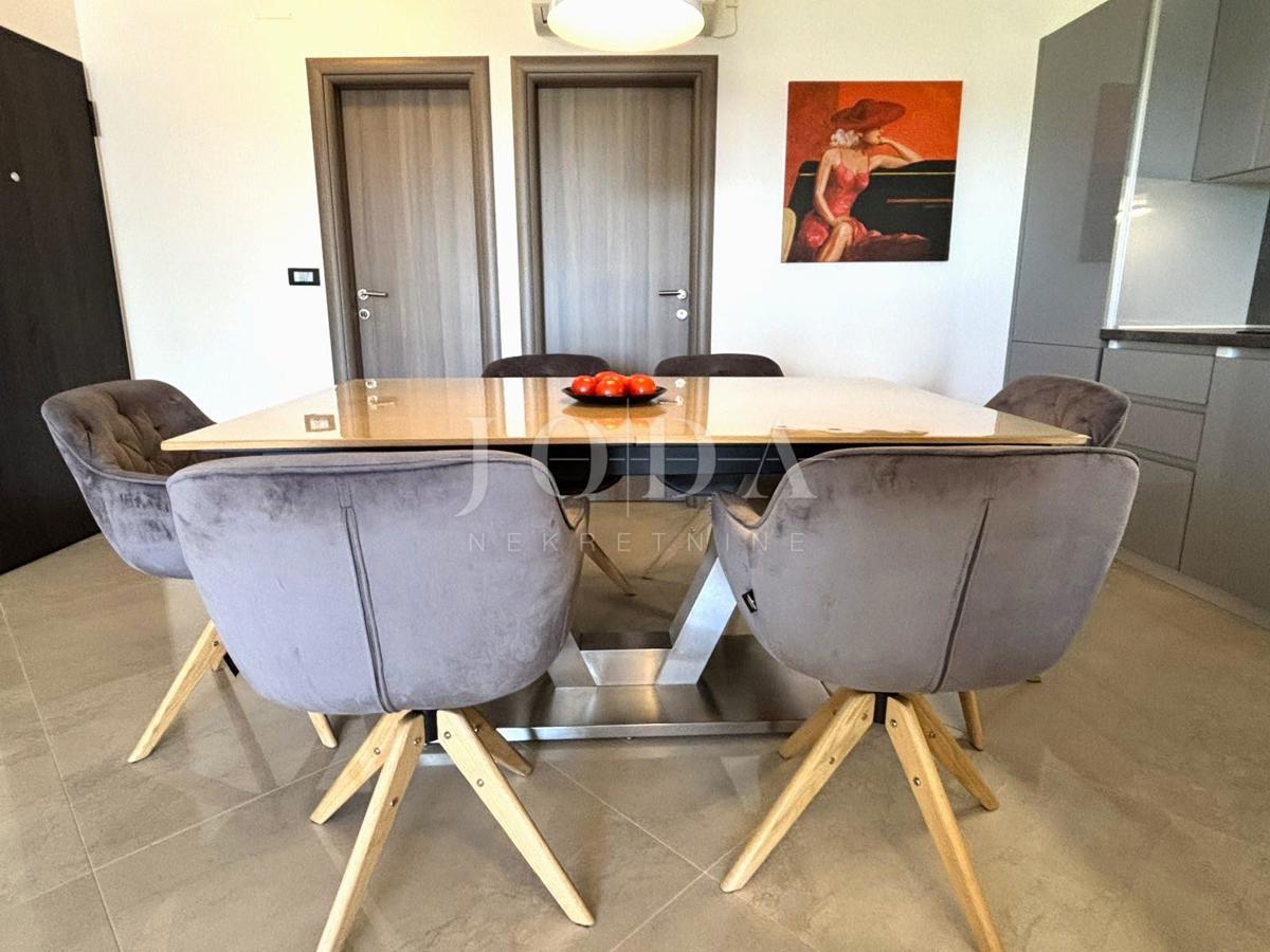 Jadranovo, Čudovit Maisonette – Prva Vrsta ob Morju