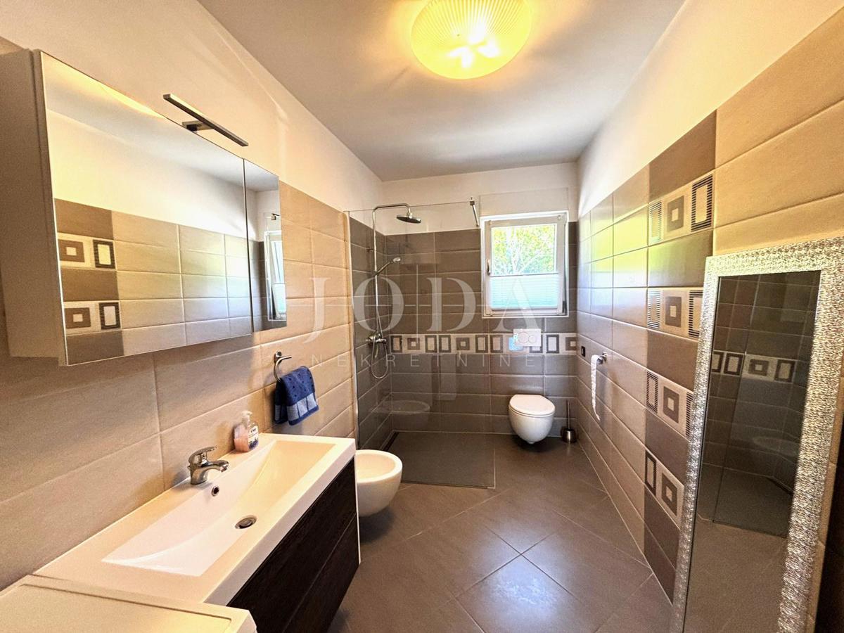 Jadranovo, Čudovit Maisonette – Prva Vrsta ob Morju