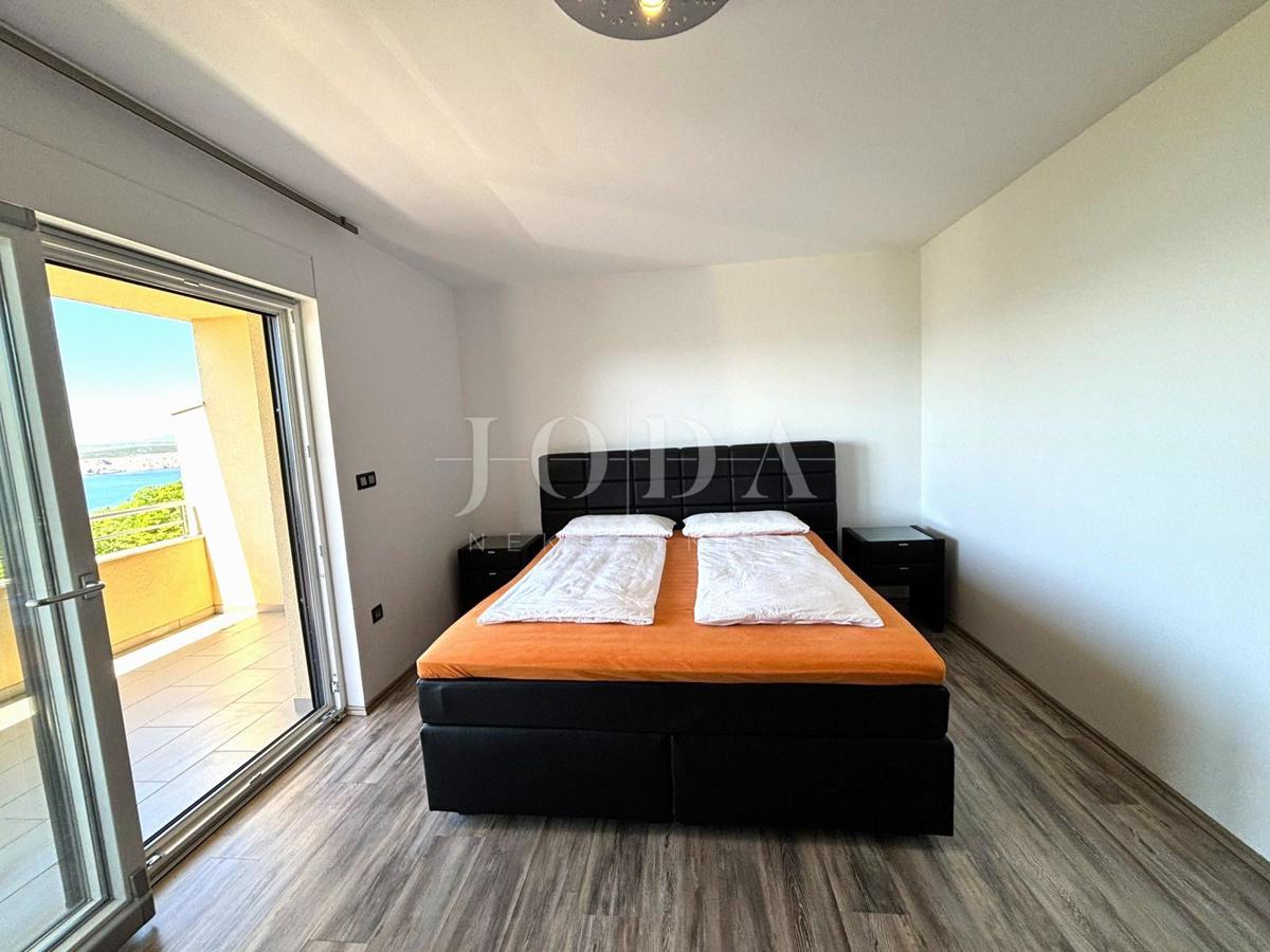 Jadranovo, Čudovit Maisonette – Prva Vrsta ob Morju