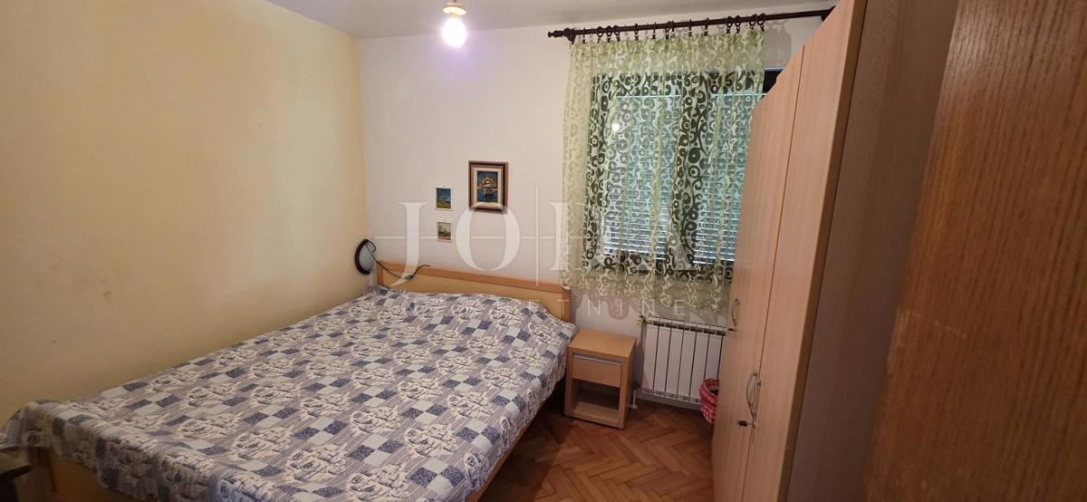 Hiša z razgledom na morje in dvema garažama – Klenovica