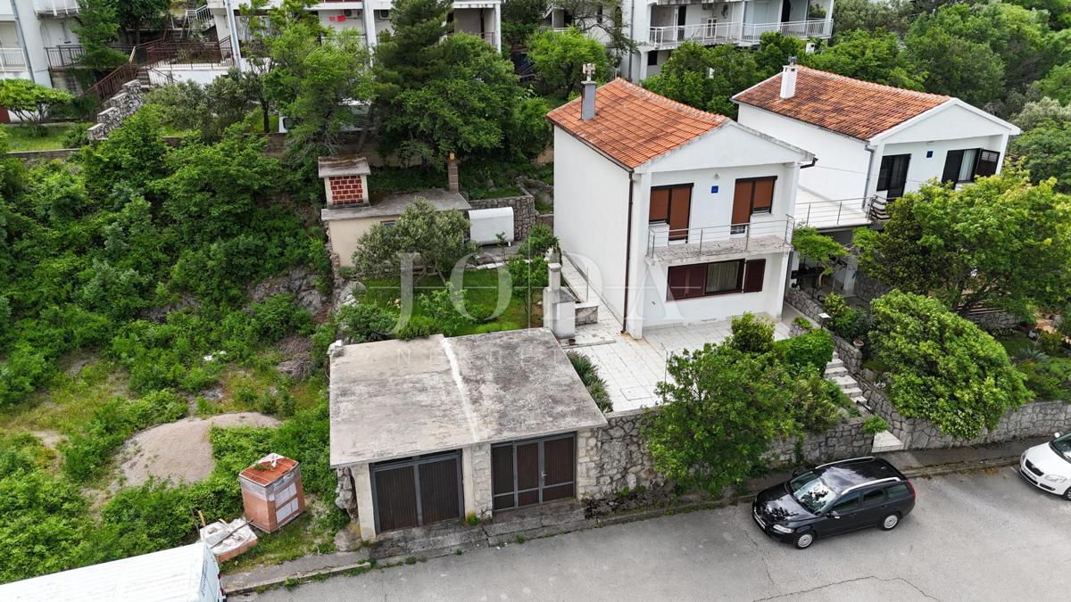 Hiša z razgledom na morje in dvema garažama – Klenovica