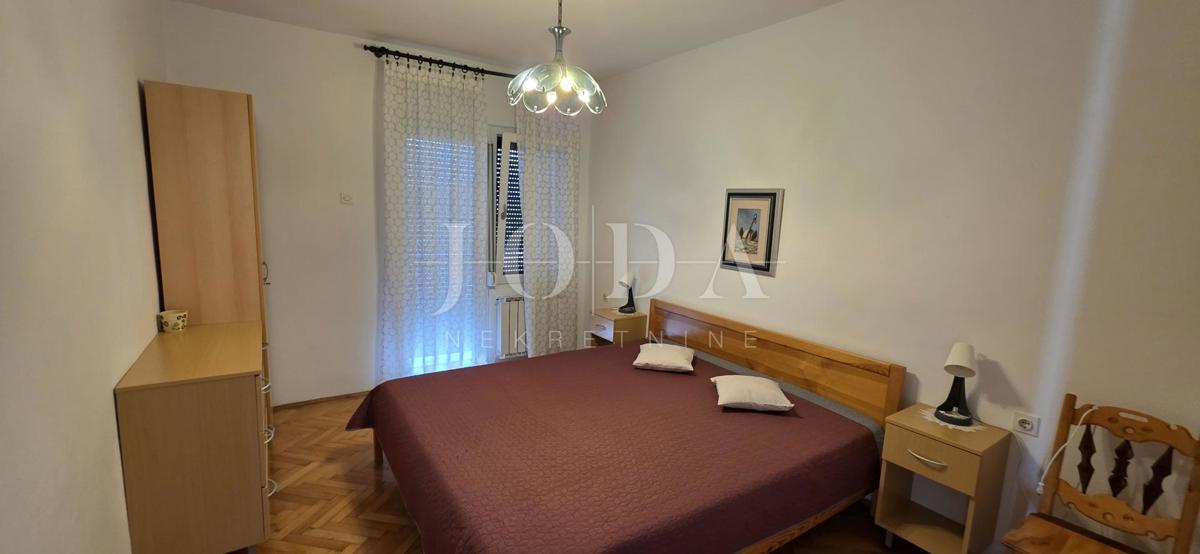 Hiša z razgledom na morje in dvema garažama – Klenovica