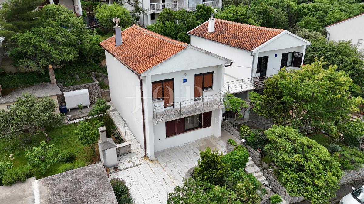 Hiša z razgledom na morje in dvema garažama – Klenovica
