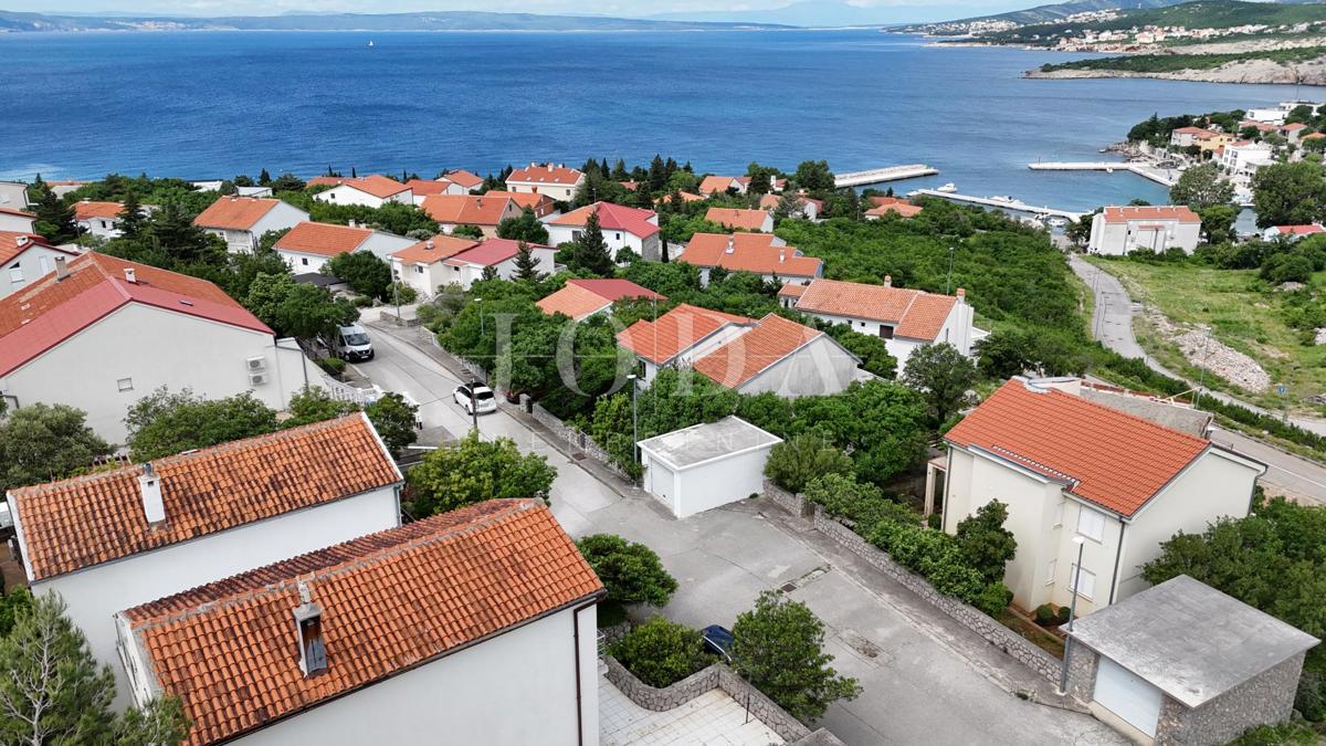 Hiša z razgledom na morje in dvema garažama – Klenovica