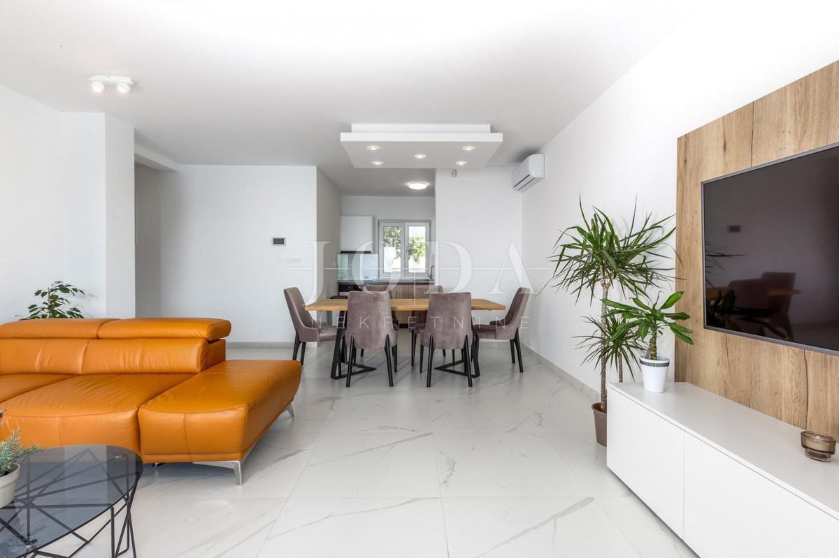 Apartma Klenovica, Novi Vinodolski, 190m2
