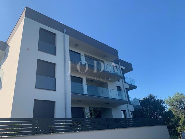 Klenovica, stanovanje v prvi vrsti ob morju