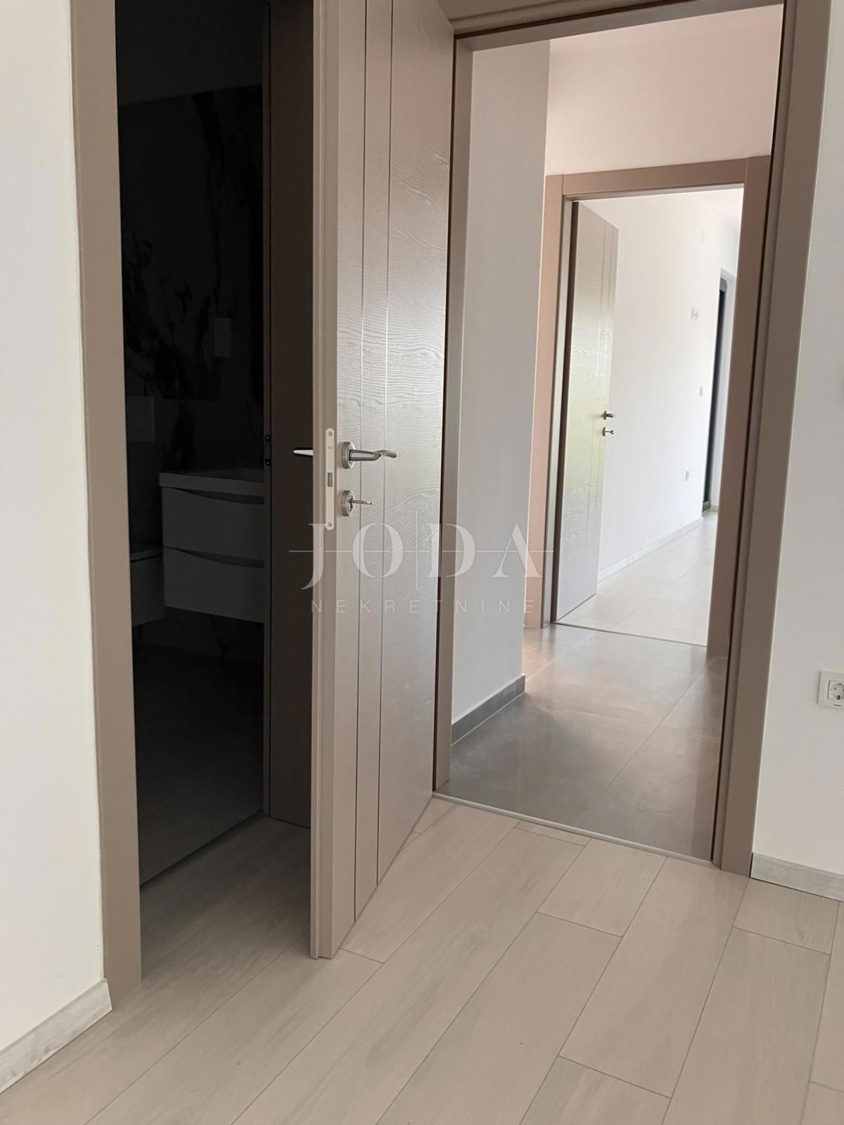 Klenovica, stanovanje v prvi vrsti ob morju