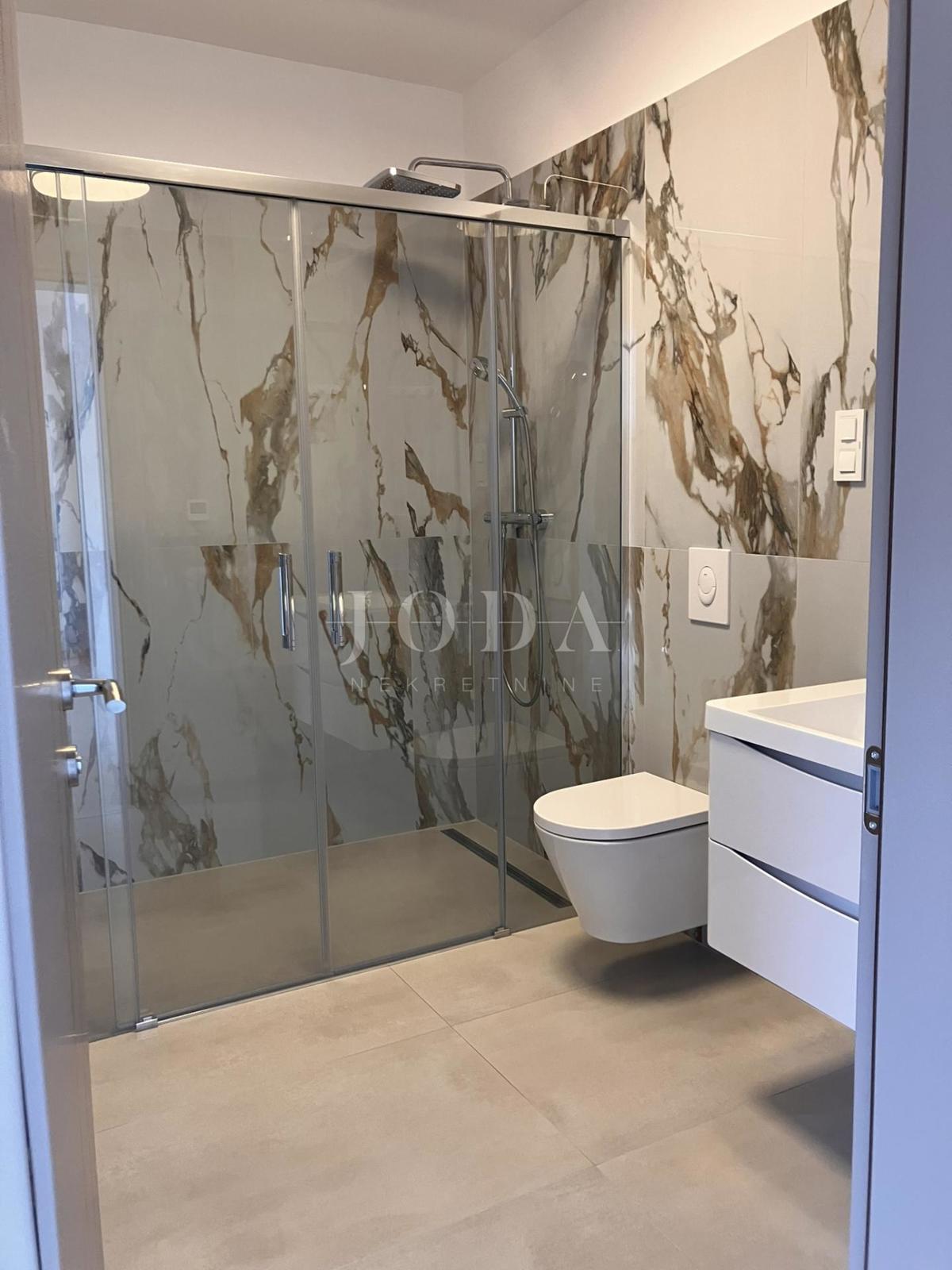 Klenovica, stanovanje v prvi vrsti ob morju