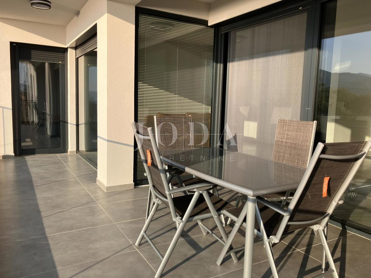 Klenovica, stanovanje v prvi vrsti ob morju