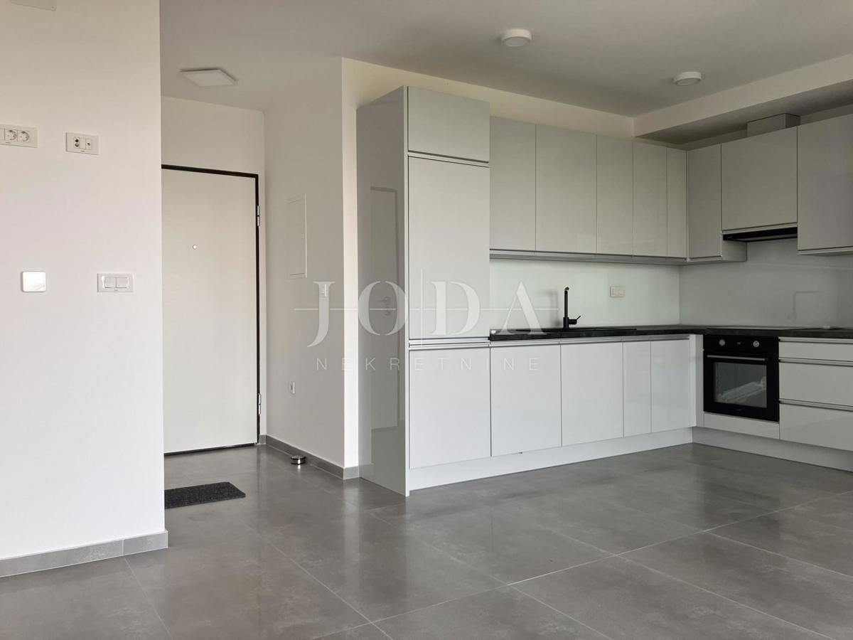 Klenovica, stanovanje v prvi vrsti ob morju