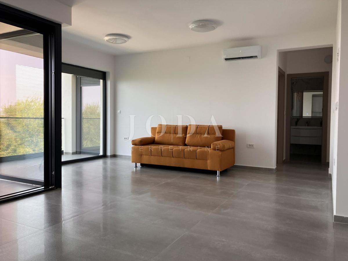 Klenovica, stanovanje v prvi vrsti ob morju