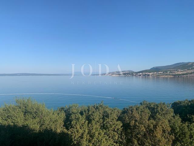 Klenovica, stanovanje v prvi vrsti ob morju