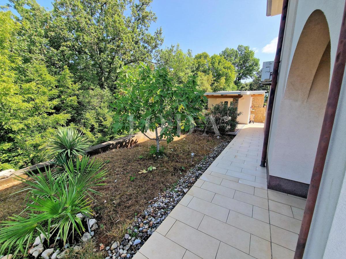 Apartma v pritličju s pogledom na morje