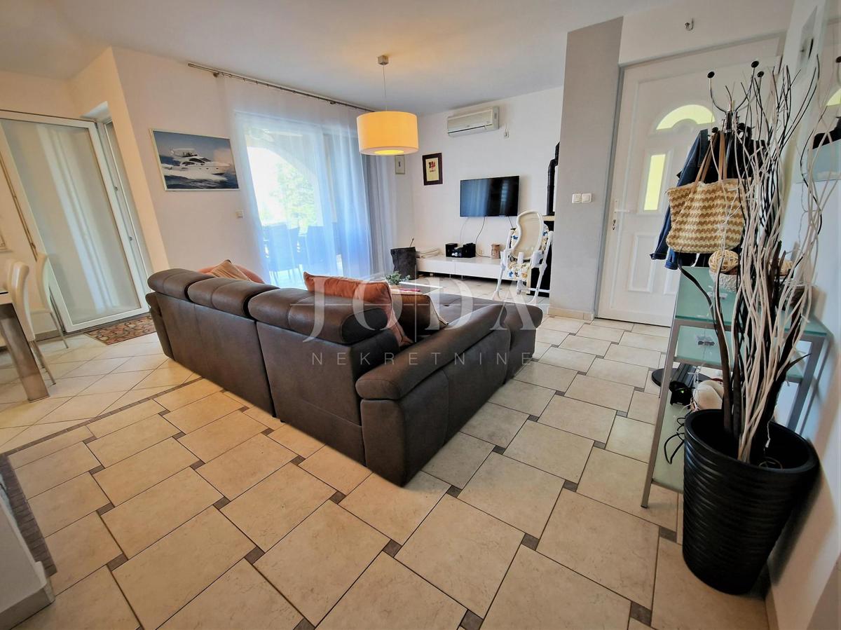 Apartma v pritličju s pogledom na morje