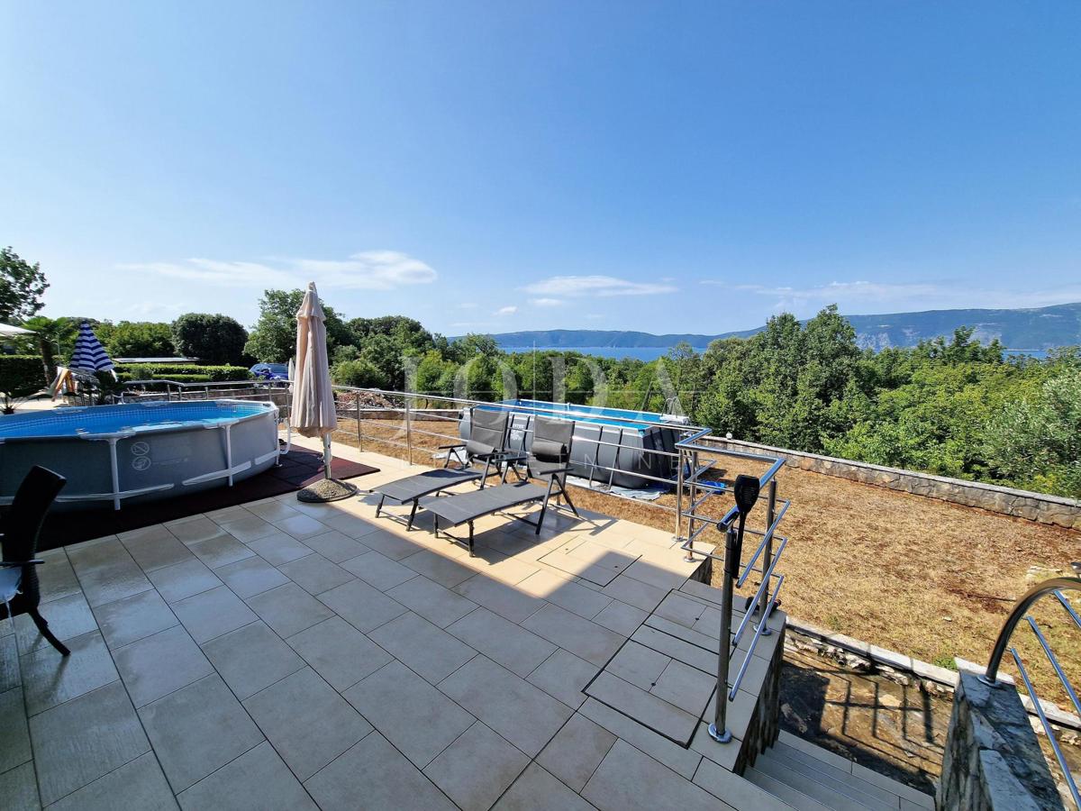 Apartma v pritličju s pogledom na morje