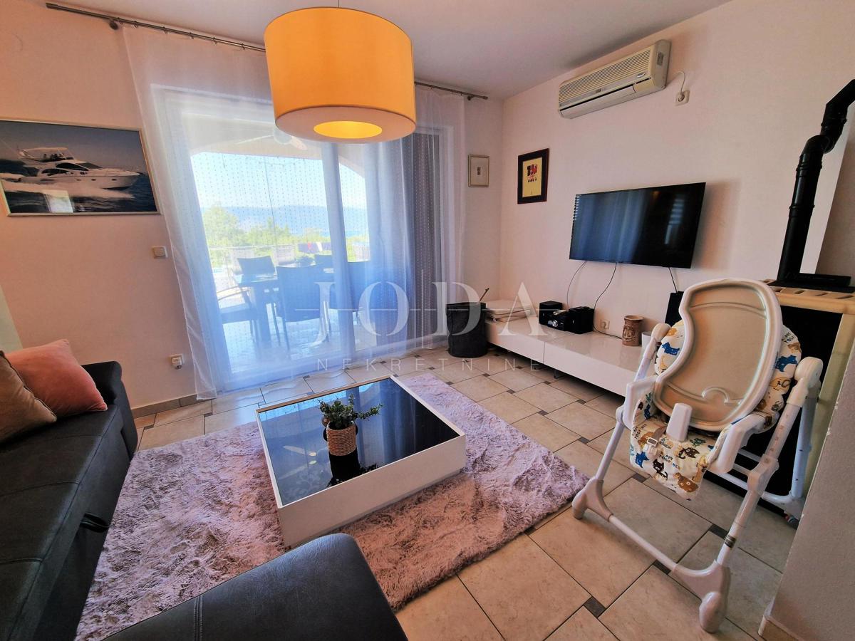 Apartma v pritličju s pogledom na morje