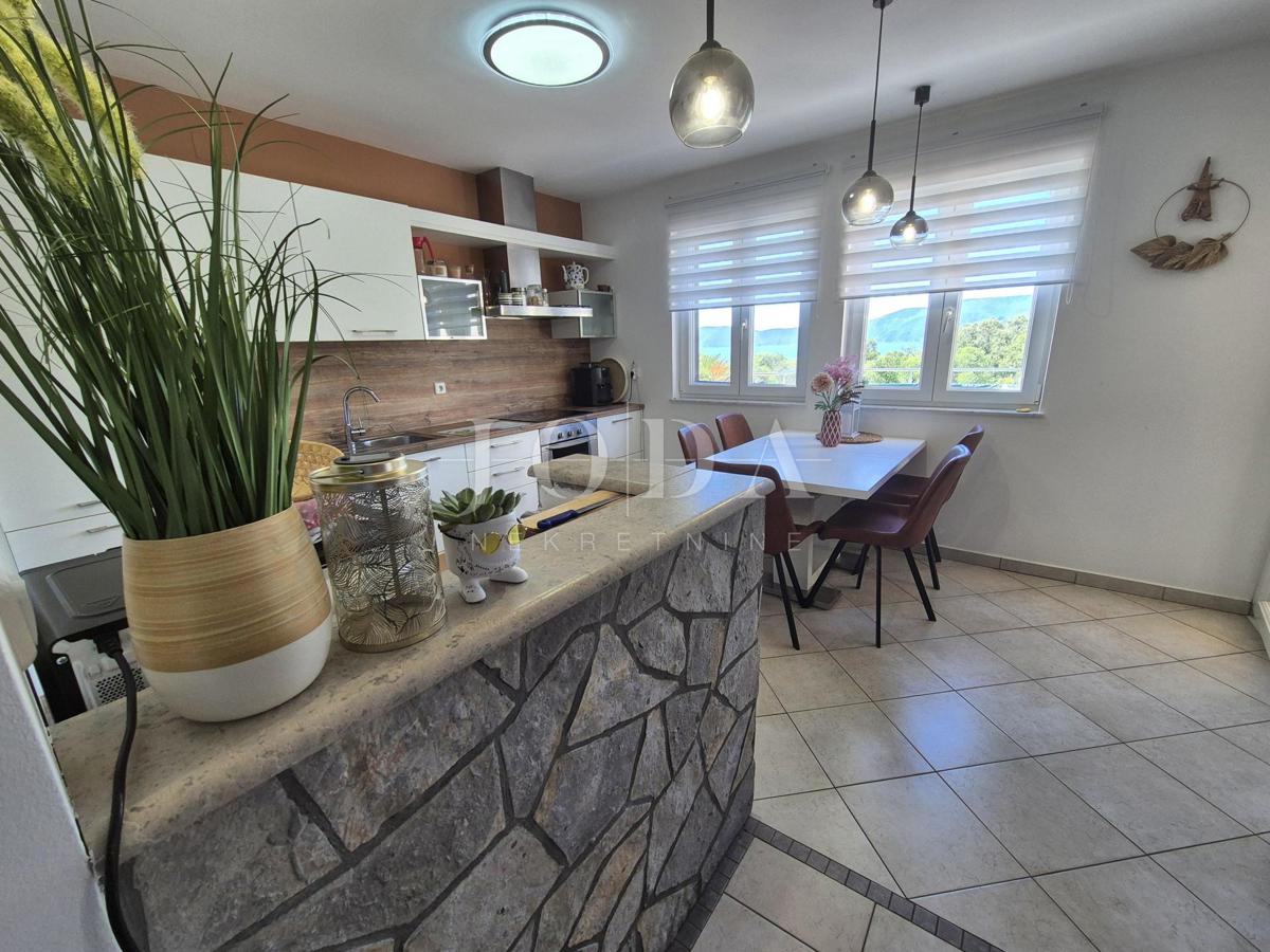 Apartma v pritličju s pogledom na morje