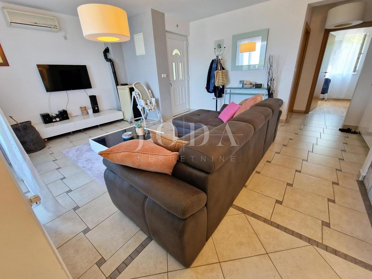 Apartma v pritličju s pogledom na morje