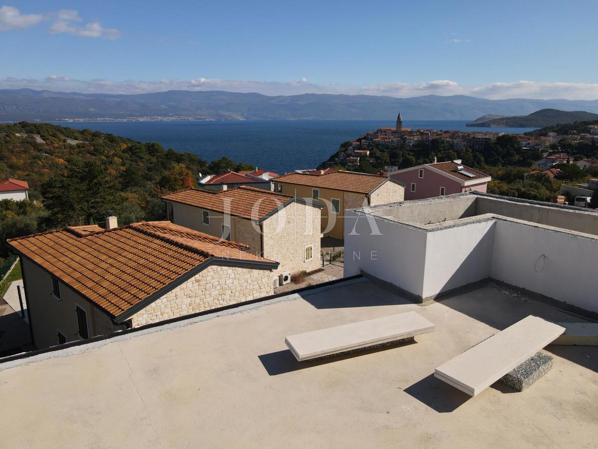 Hiša s bazenom u Vrbniku