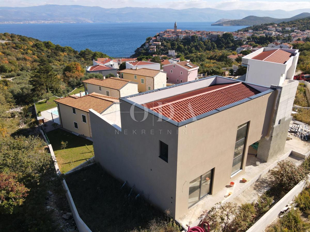 Hiša s bazenom u Vrbniku