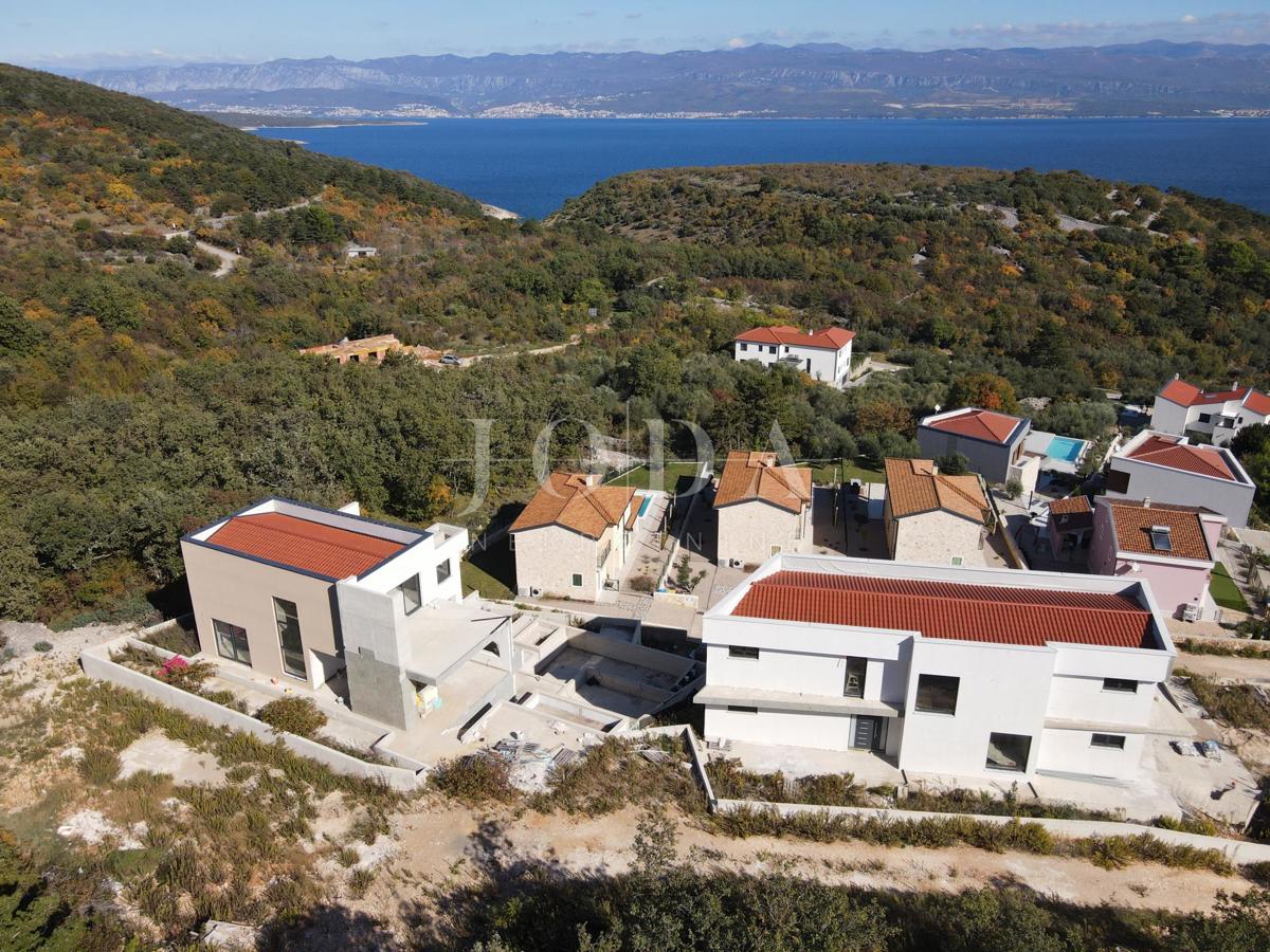 Hiša s bazenom u Vrbniku