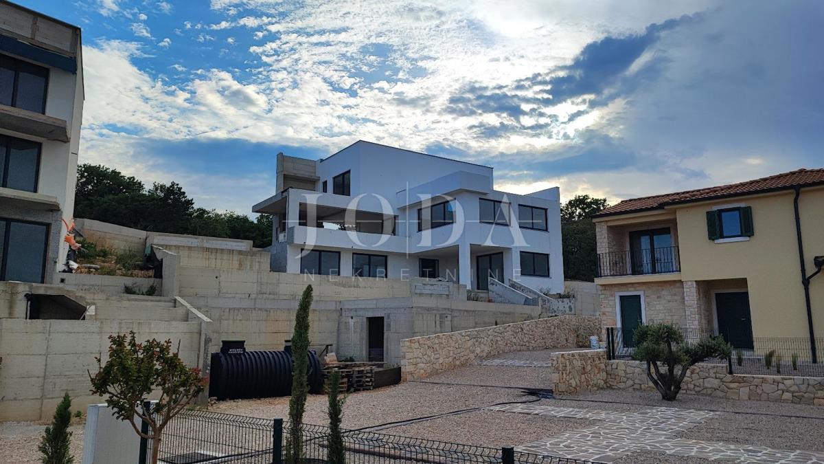 Hiša s bazenom u Vrbniku