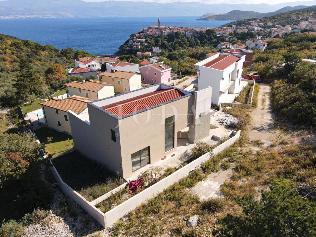 Hiša s bazenom u Vrbniku