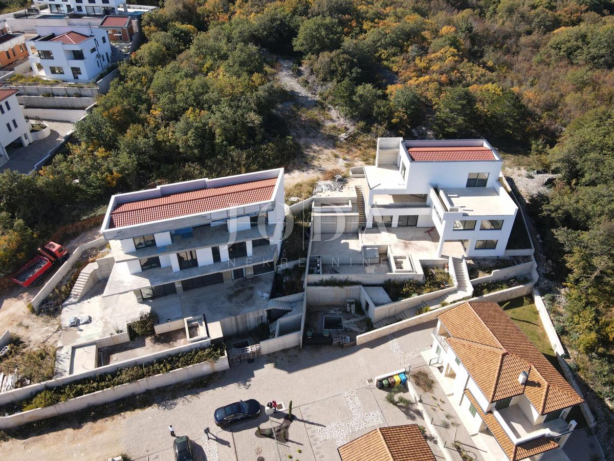 Hiša s bazenom u Vrbniku