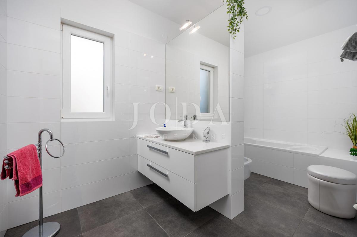 Hiša Prizna blizu morja